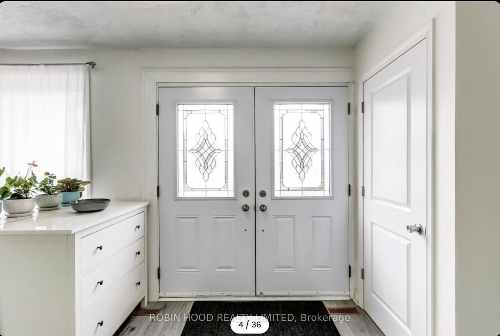 5290 Lawrence Avenue, Toronto, ON