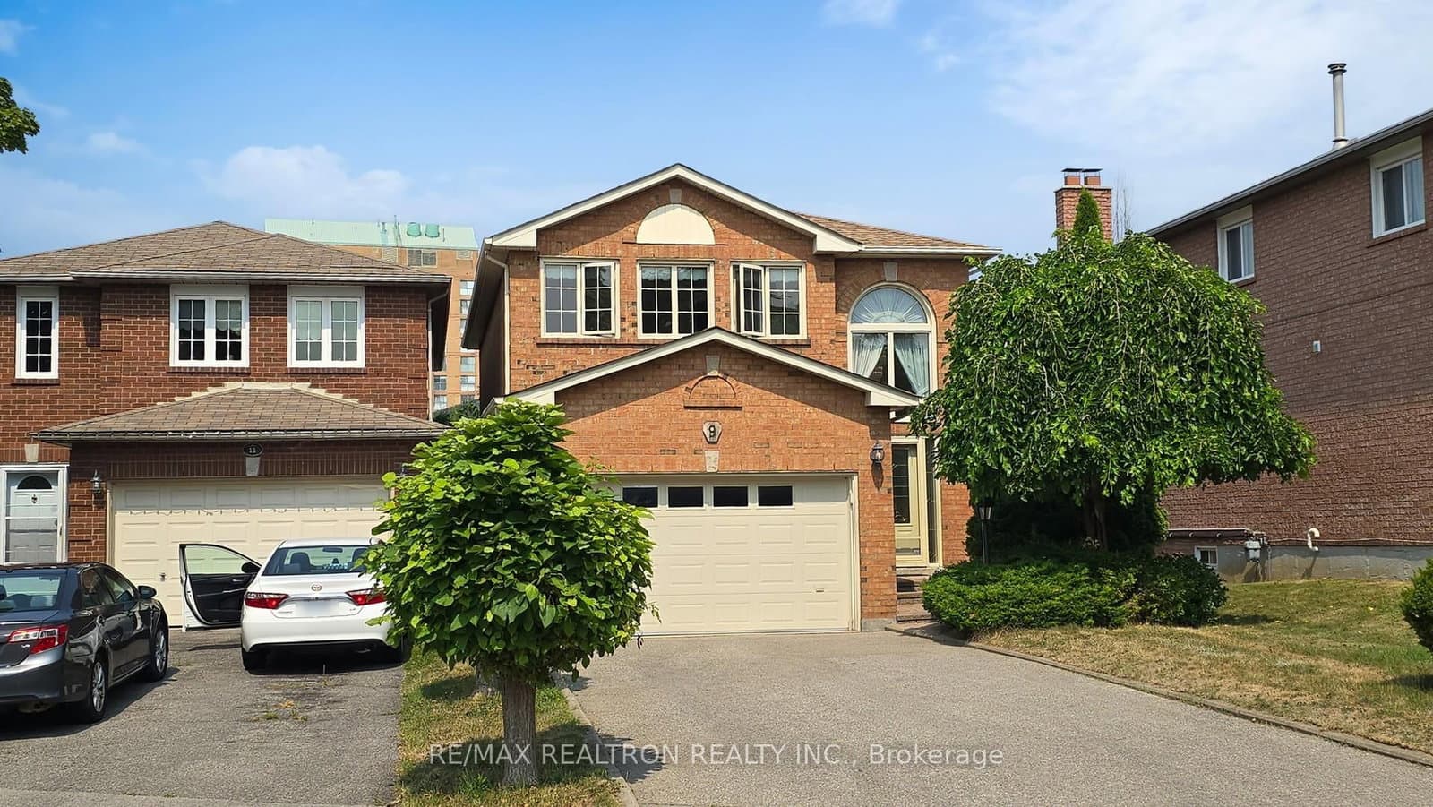 9 Cranston Manor Court, Toronto, ON — photo 2