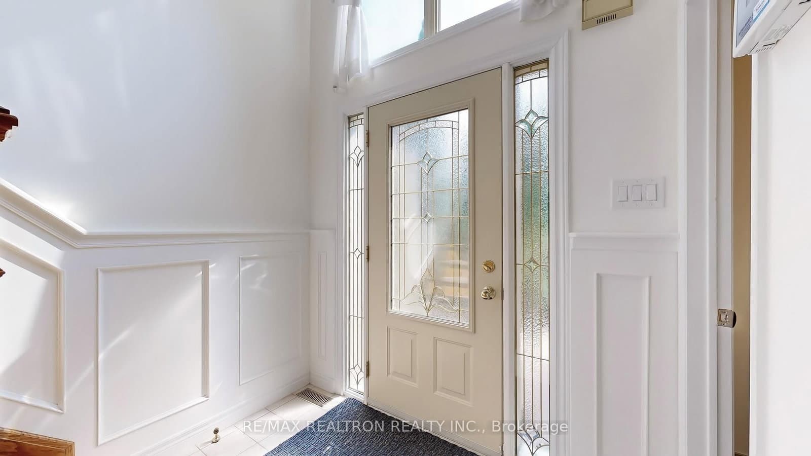 9 Cranston Manor Court, Toronto, ON — photo 3