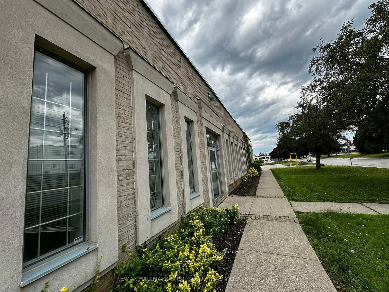 5 - 126 Commercial Avenue, Ajax, ON