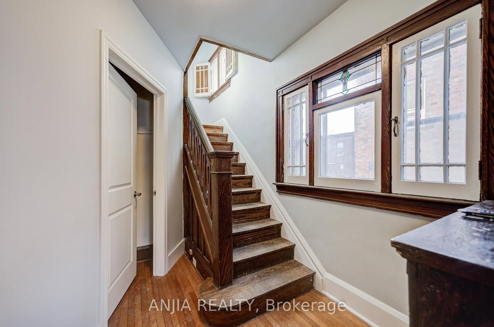 7 Linnsmore Crescent, Toronto, ON — photo 3