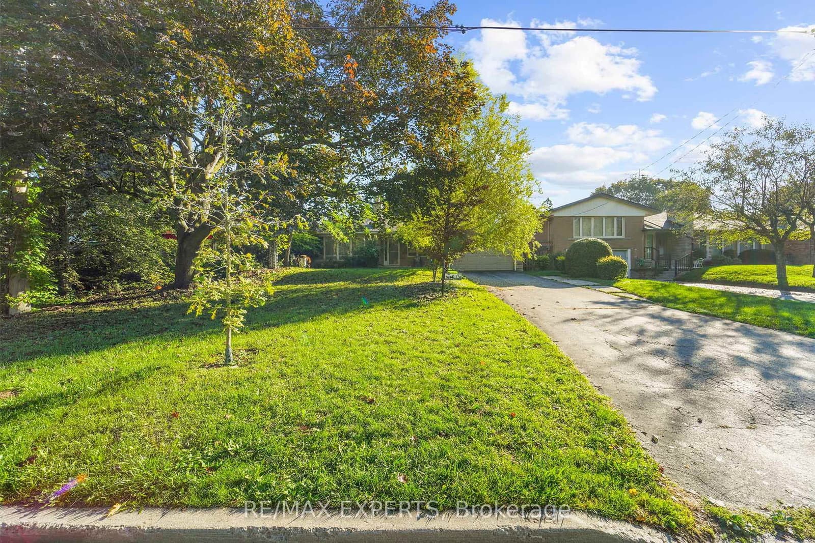 19 Duncombe Boulevard, Toronto, ON — photo 2