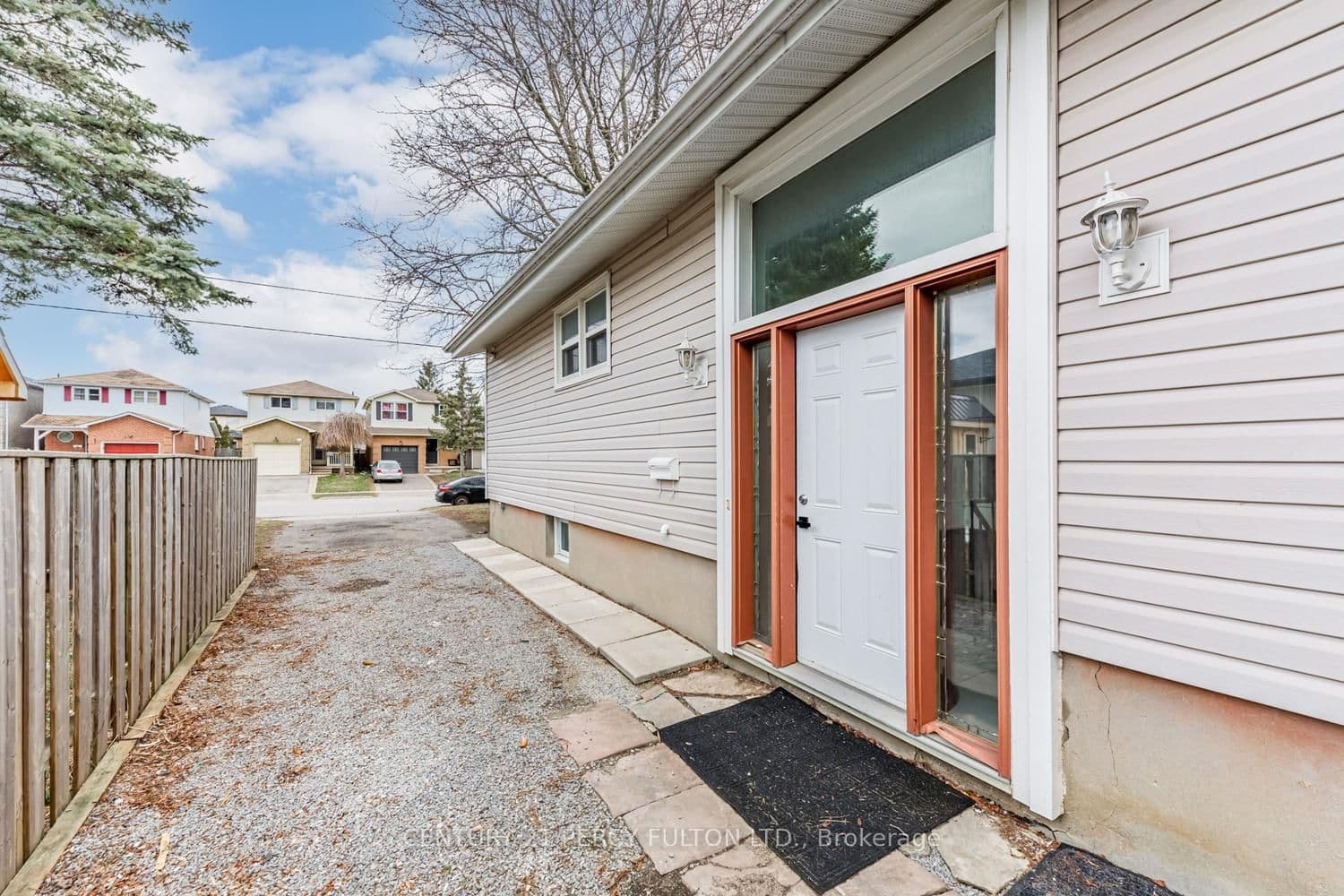 55 Glovers Road, Oshawa, ON — photo 3