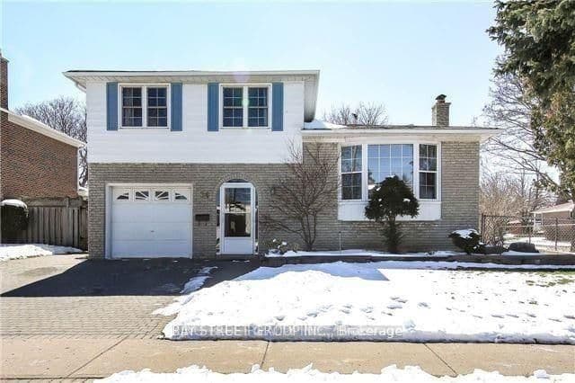 Bsmt - 26 Deepdale Drive, Toronto, ON