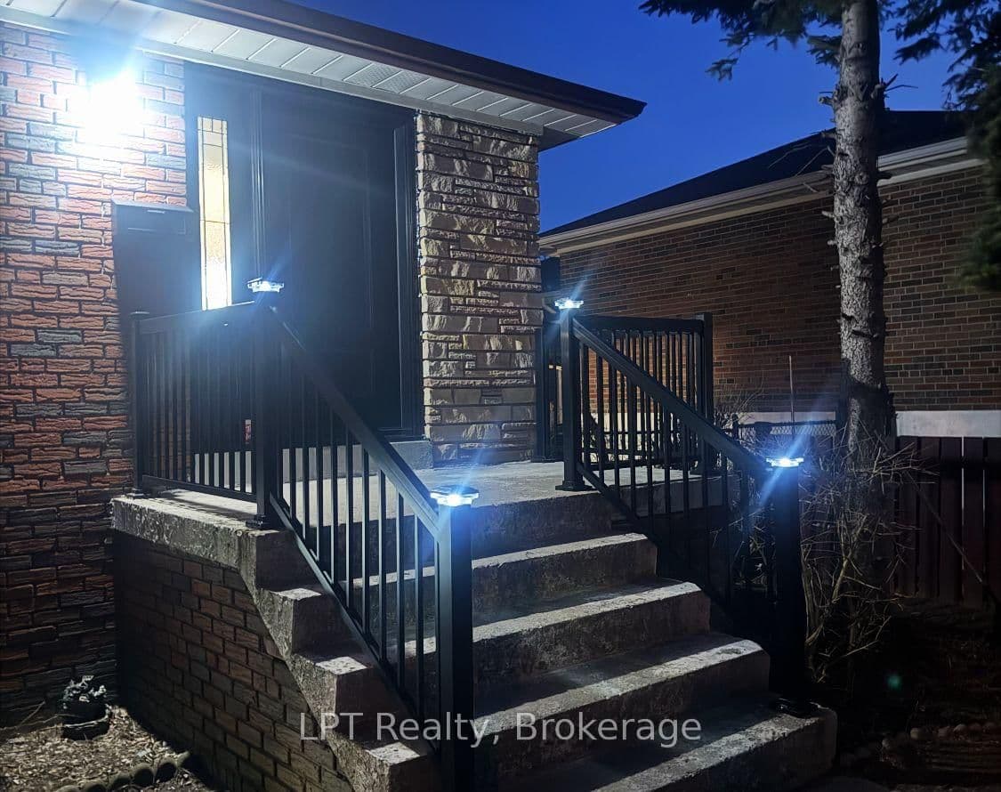 7 Briarbluff Avenue, Toronto, ON — photo 2