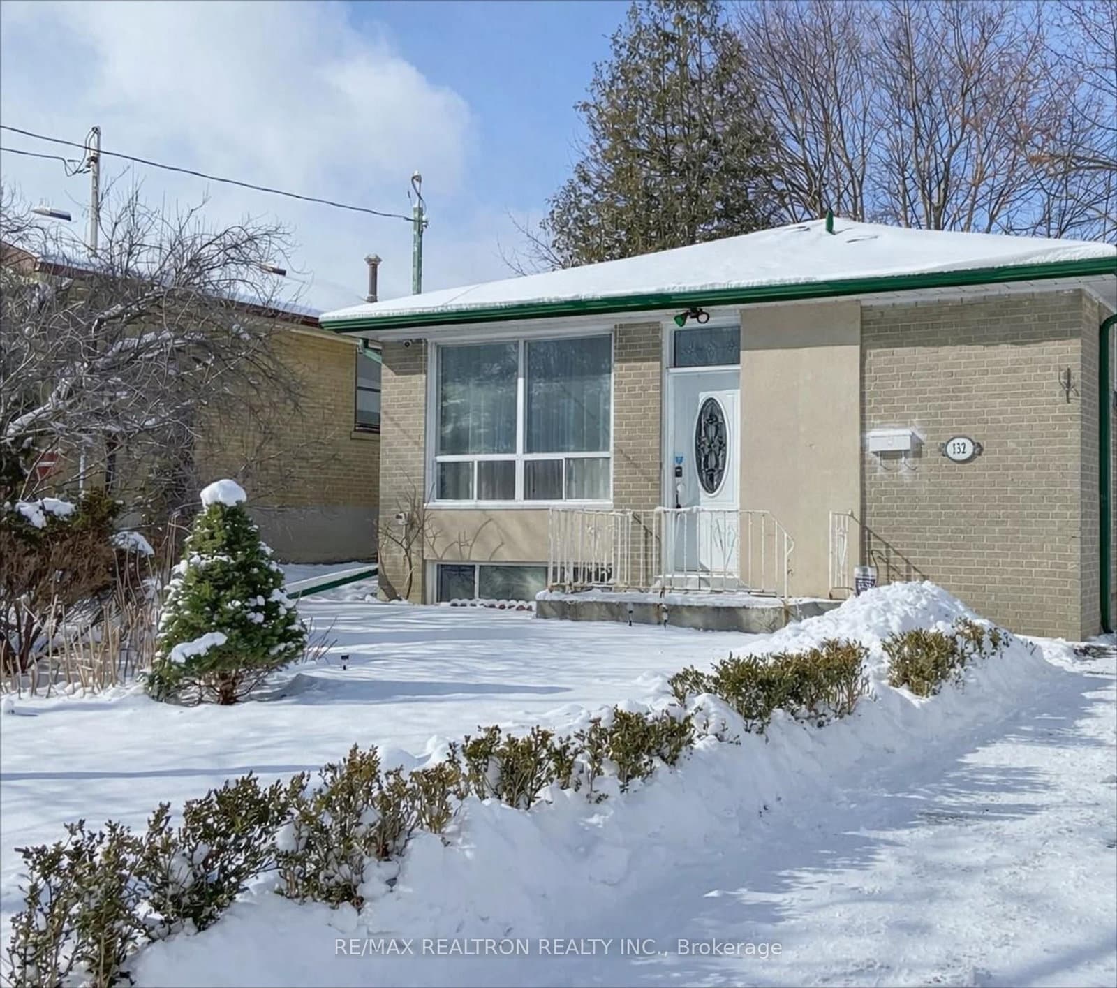132 Porchester Drive, Toronto, ON — photo 2