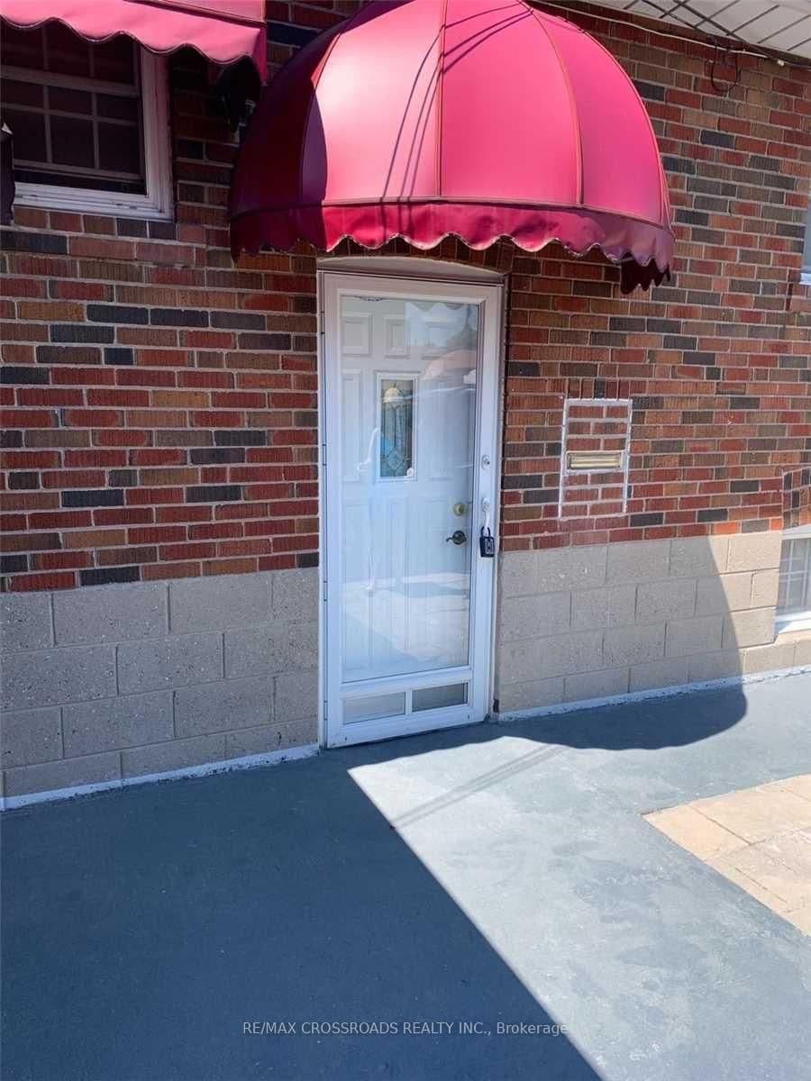 Bsmt - 16 Crosland Drive, Toronto, ON — photo 2