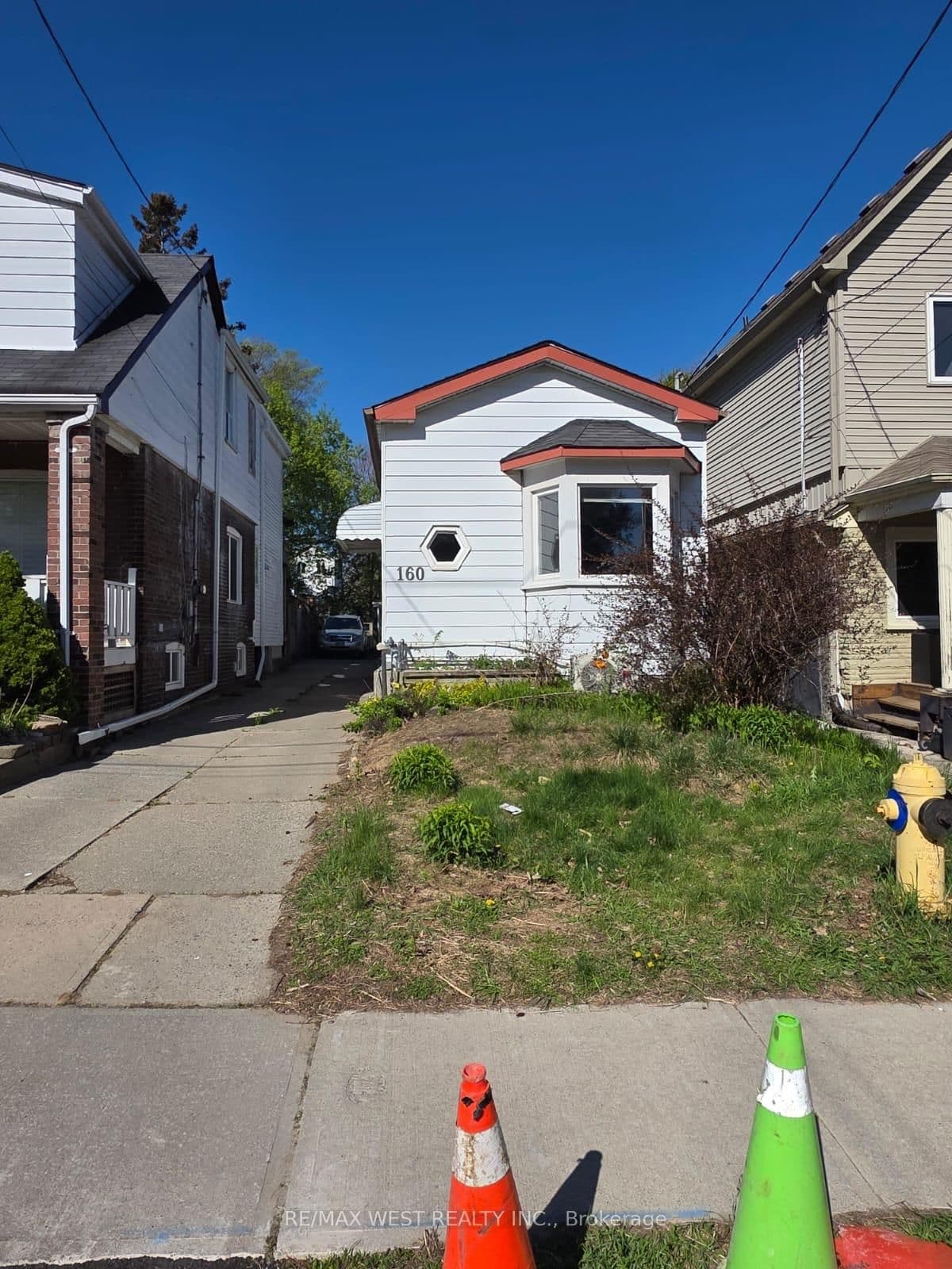 160 King Edward Avenue, Toronto, ON — photo 3
