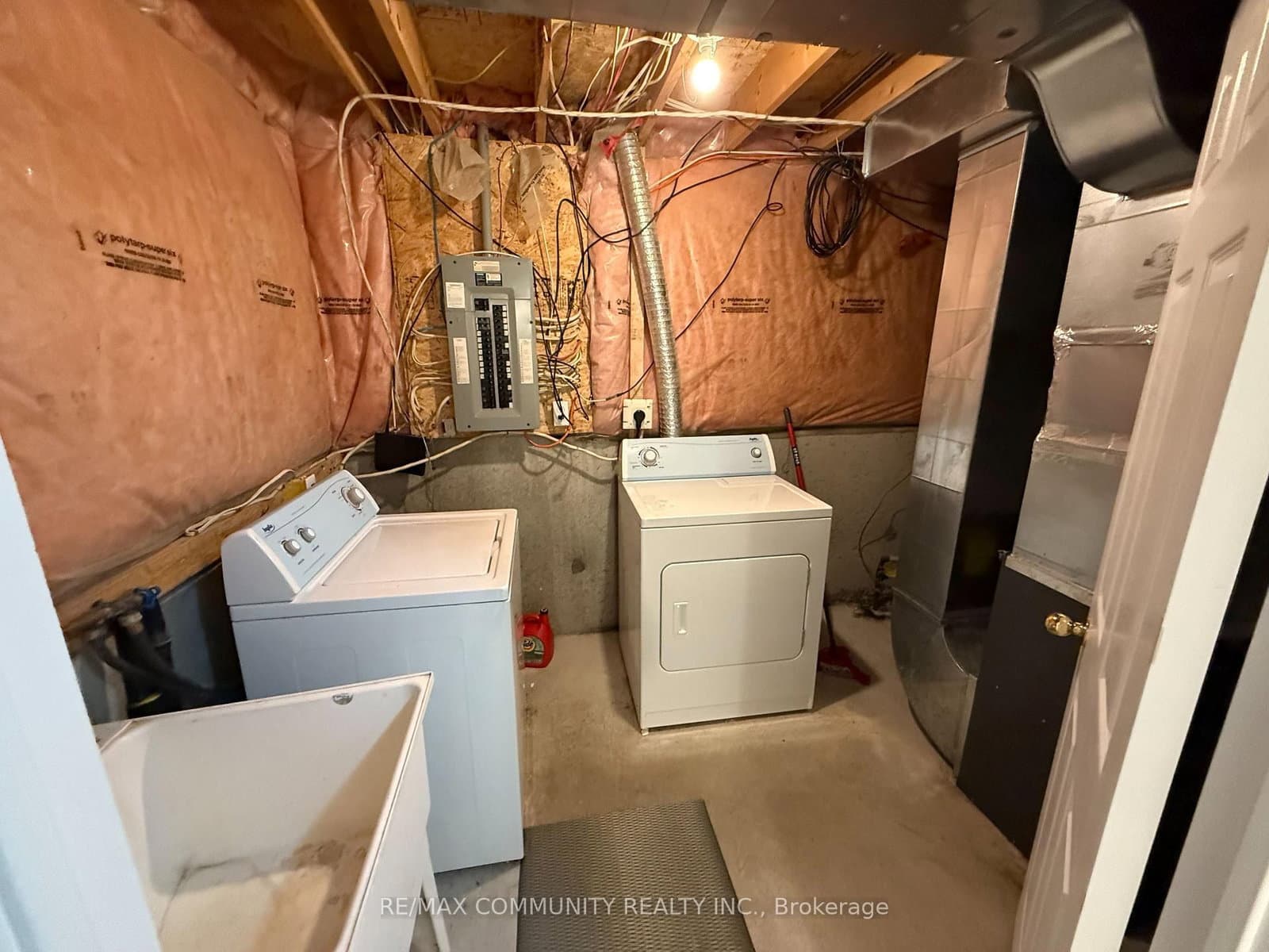 LOWER - 27 Bobolink Avenue, Toronto, ON — photo 2