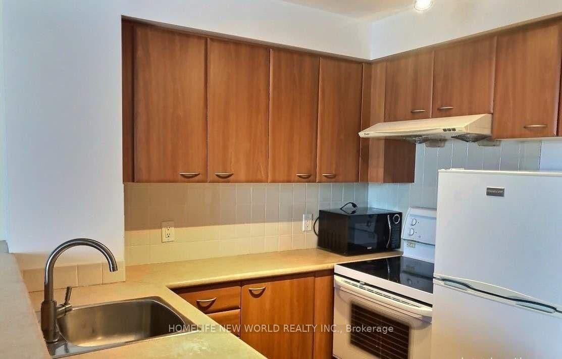 1906 - 36 Lee Centre Drive, Toronto, ON — photo 3