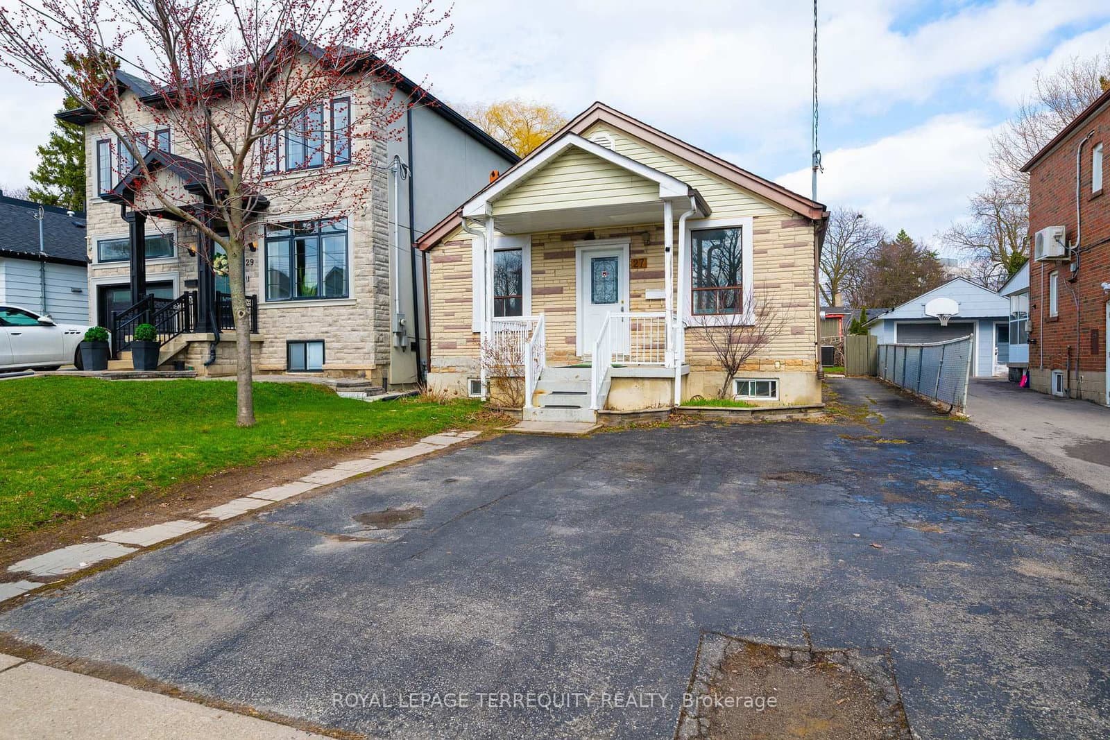 27 Phillip Avenue, Toronto, ON — photo 3