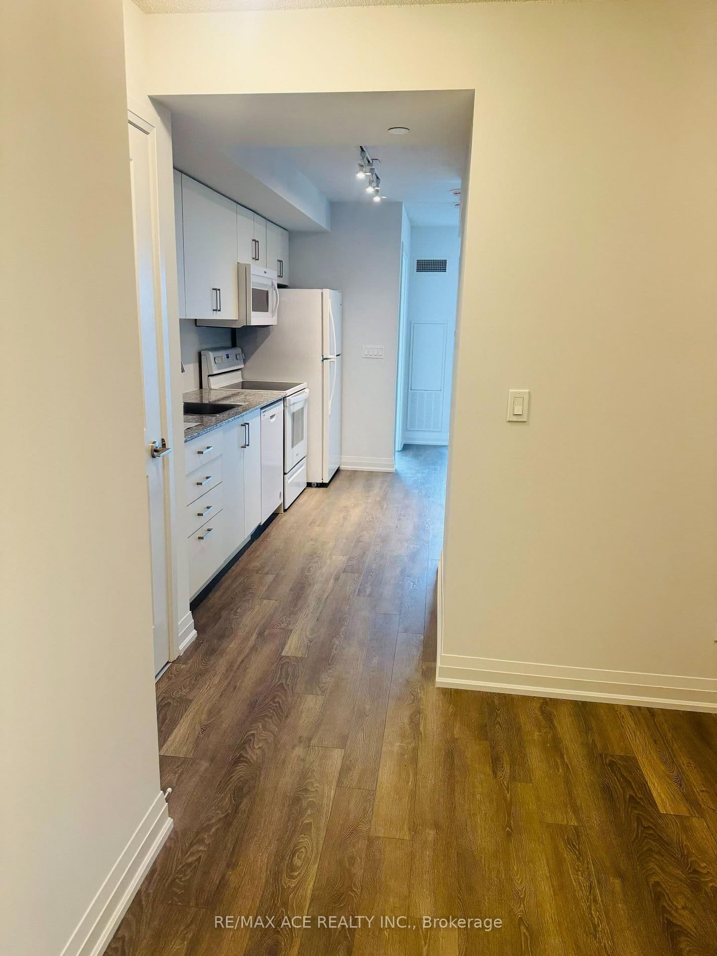 1102 - 20 Meadowglen Place, Toronto, ON — photo 3