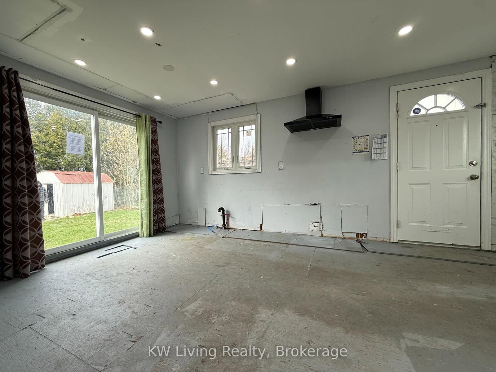 18 Gemshaw Crescent, Toronto, ON — photo 2