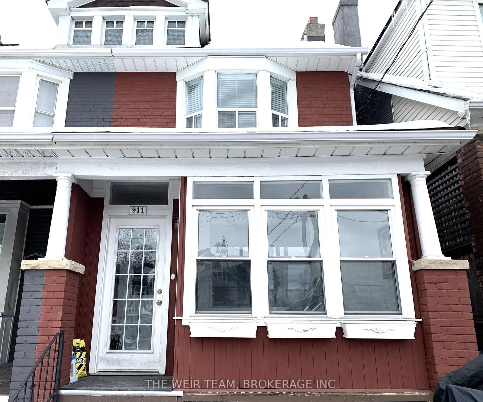 911 Woodbine Avenue, Toronto, ON