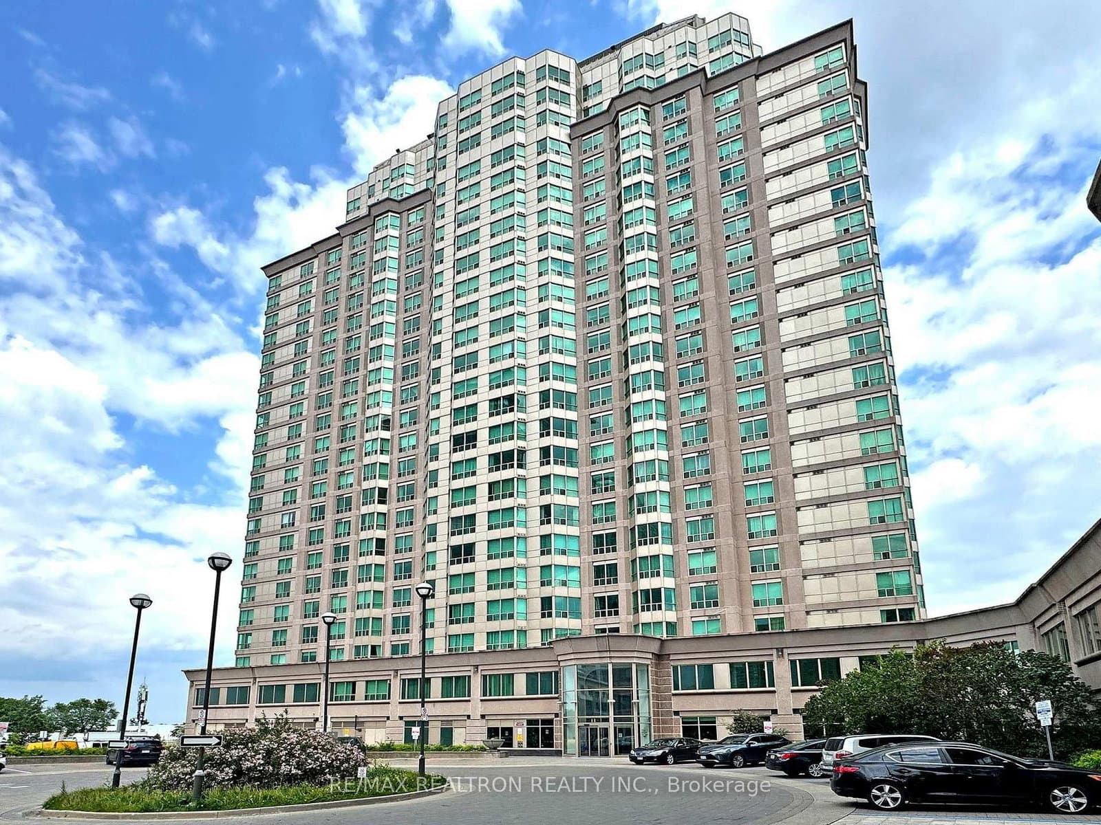 602 - 11 Lee Centre Drive, Toronto, ON