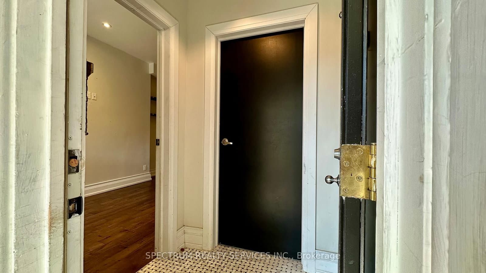 1 - 92 Caroline Avenue, Toronto, ON — photo 3