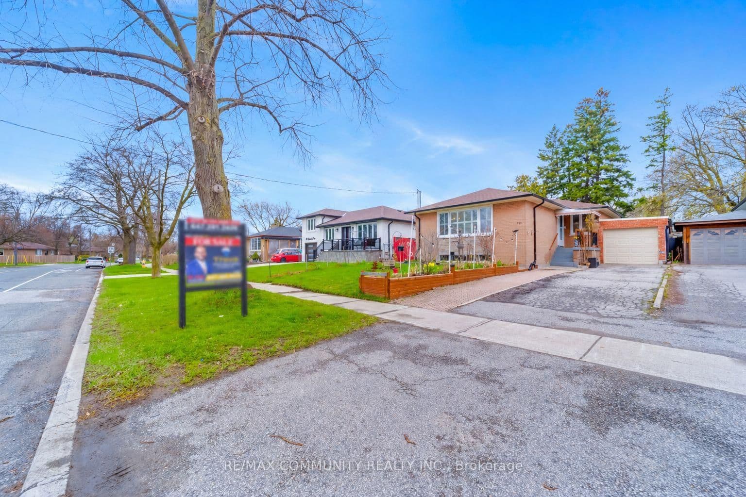 118 Brimorton Drive, Toronto, ON