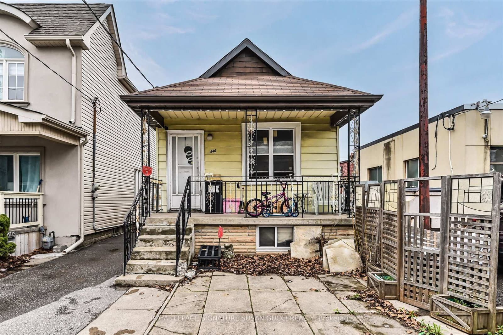 840 Sammon Avenue, Toronto, ON