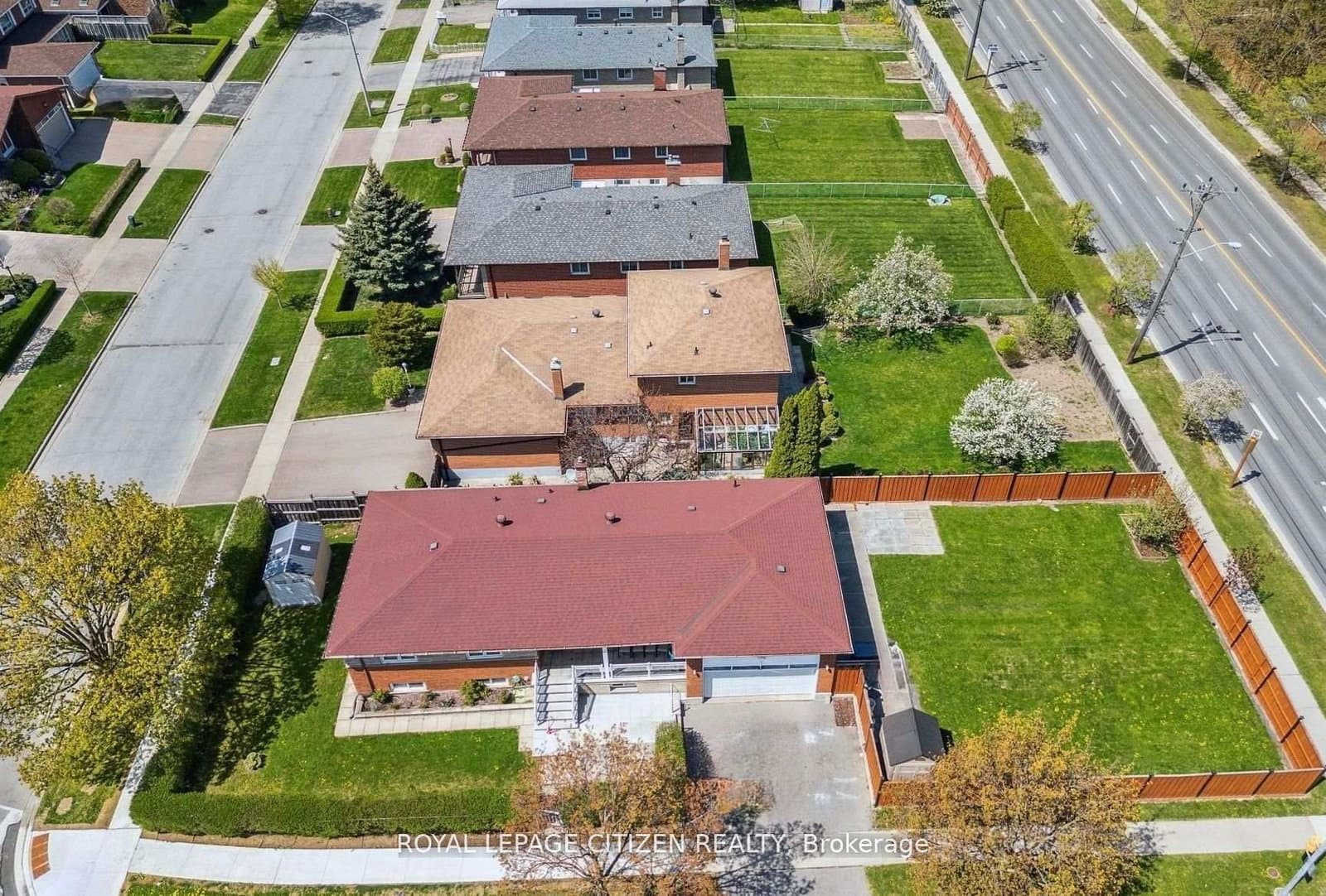 1 Corinthian Boulevard, Toronto, ON — photo 2