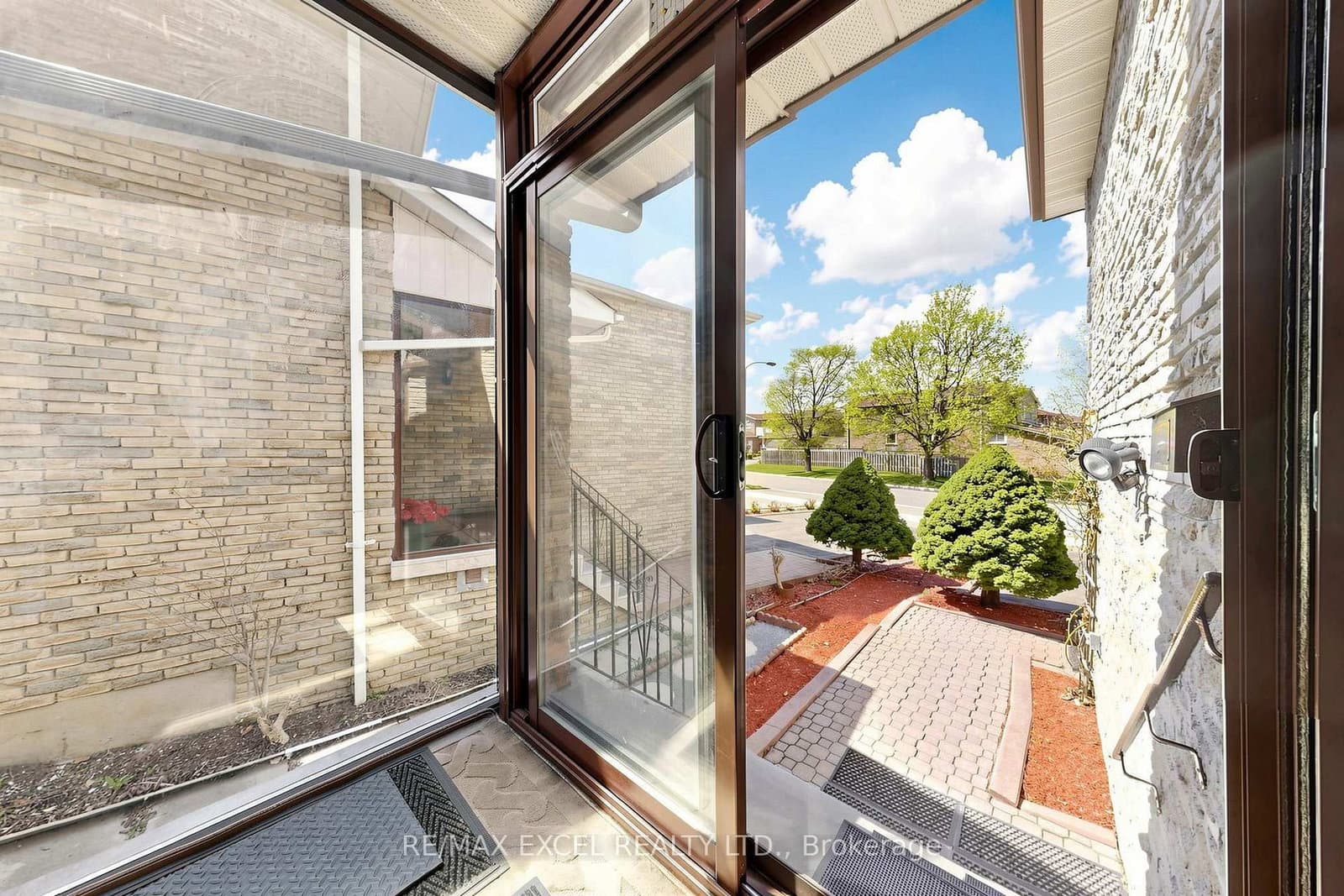 75 BETHANY LEIGH Drive, Toronto, ON — photo 2
