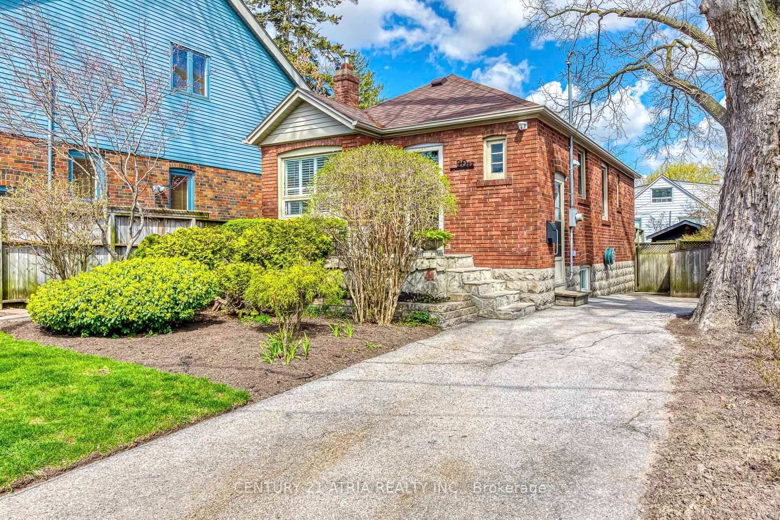 20 1/2 East Road, Toronto, ON