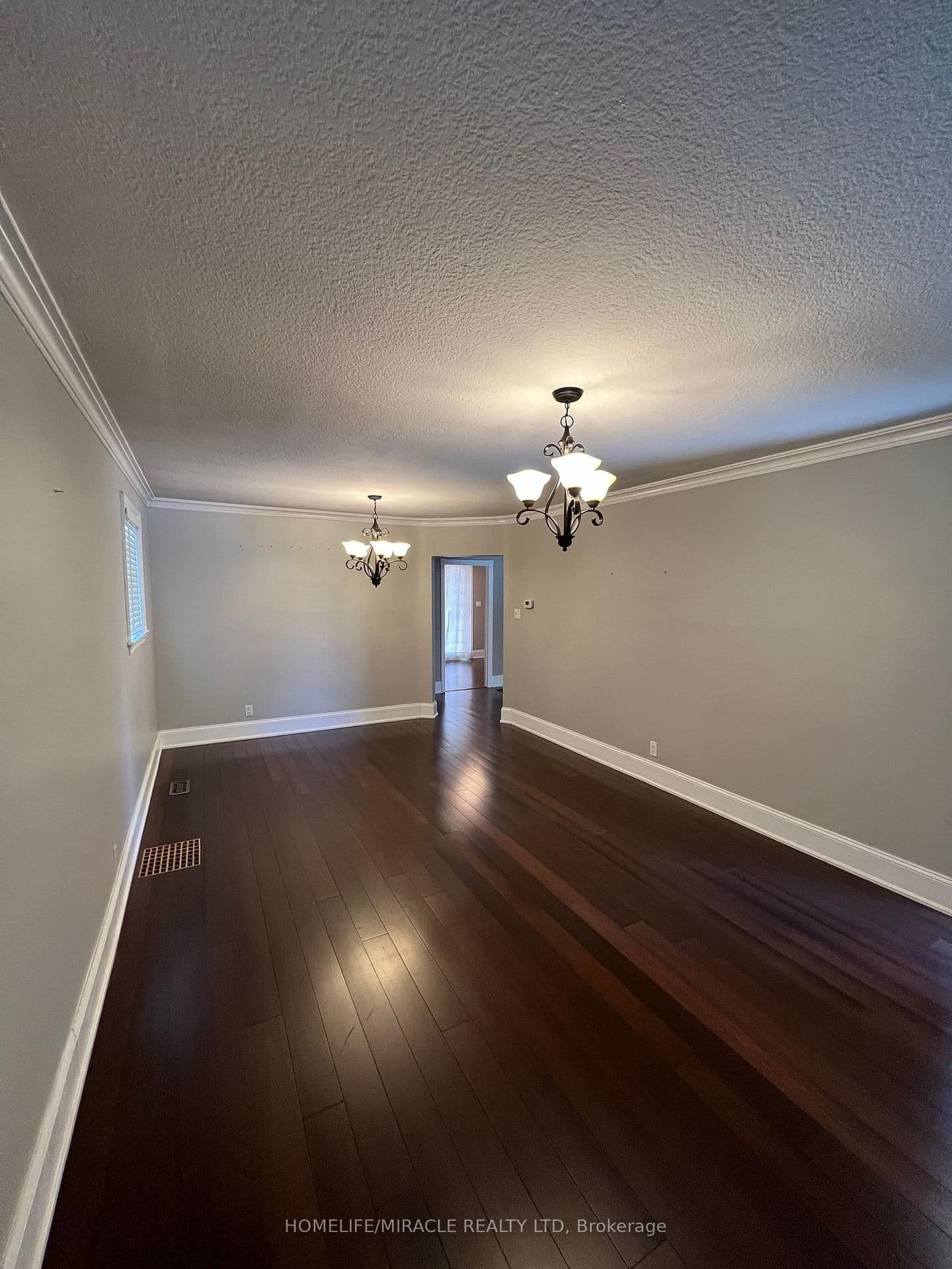 141 bexhill Avenue, Toronto, ON — photo 2