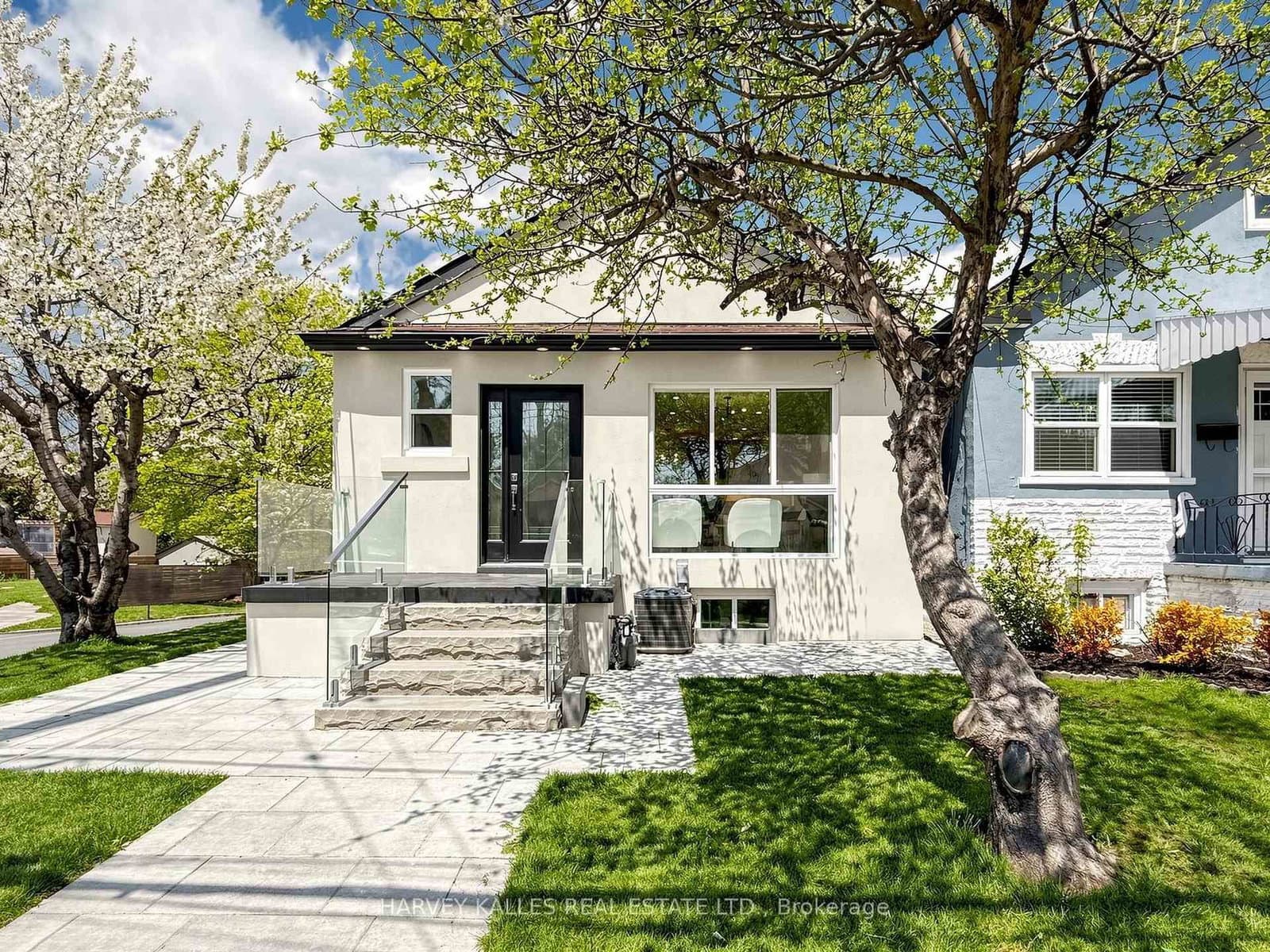982 Cosburn Avenue, Toronto, ON