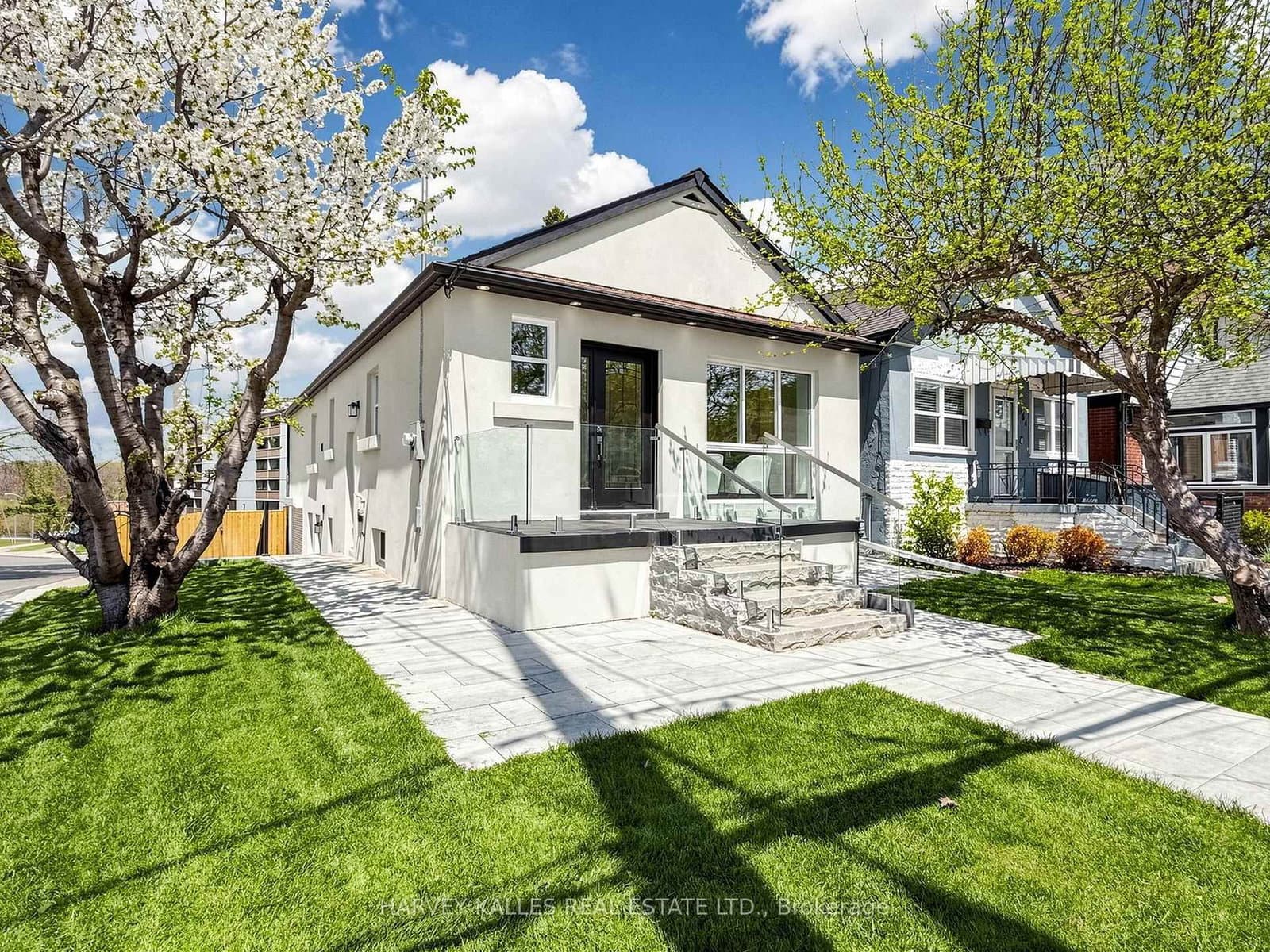 982 Cosburn Avenue, Toronto, ON — photo 2