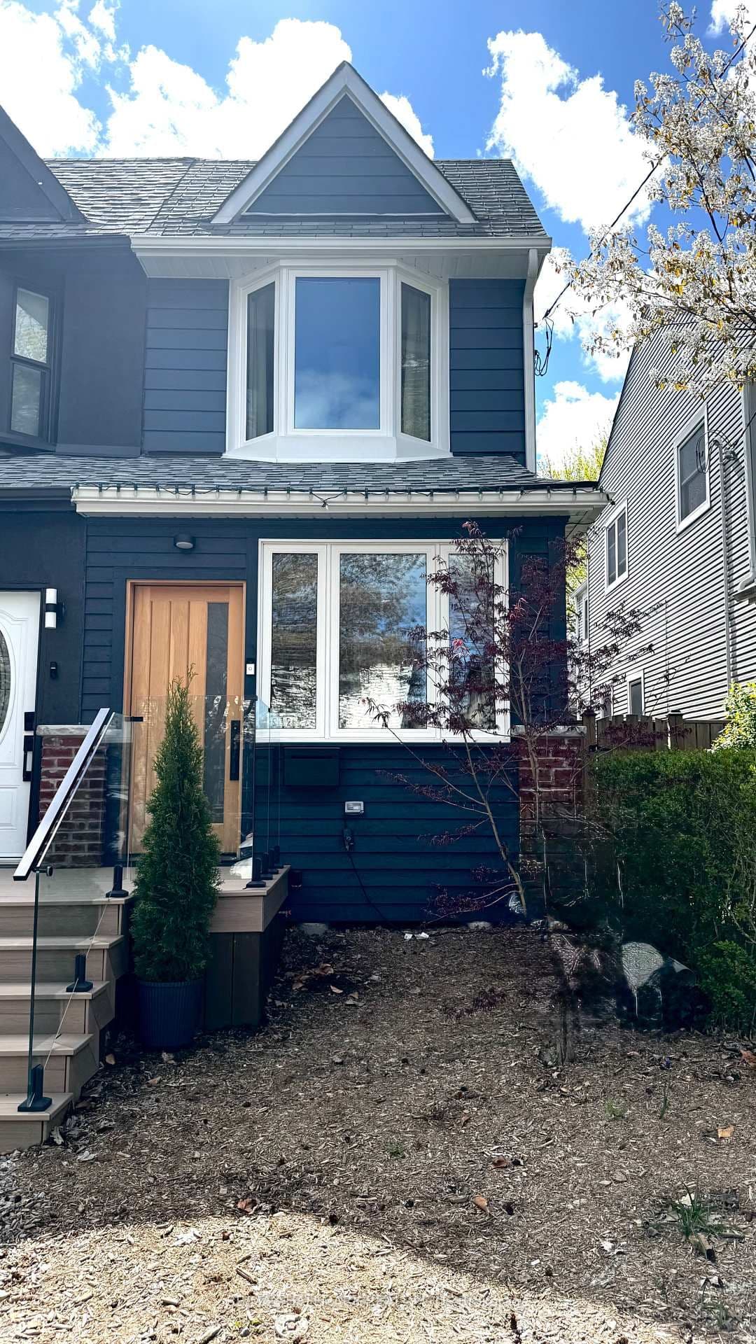 72 Hastings Avenue, Toronto, ON — photo 2
