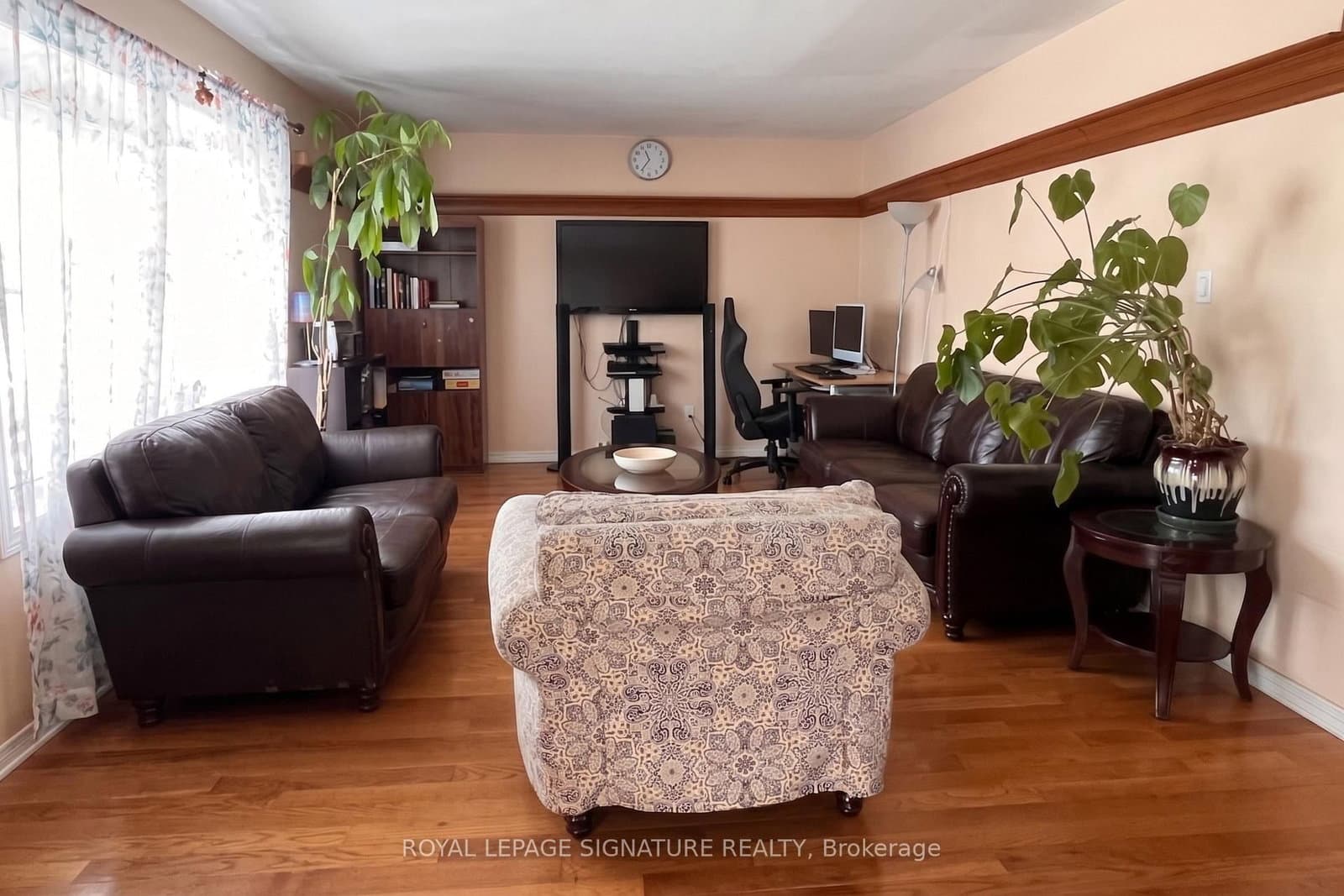 33 Crow Trail, Toronto, ON — photo 2