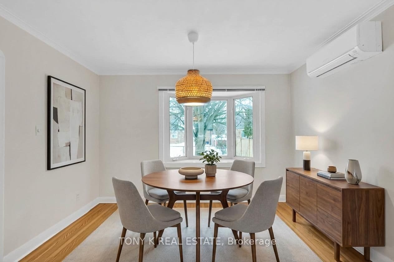 23 Scotswood Road, Toronto, ON — photo 2