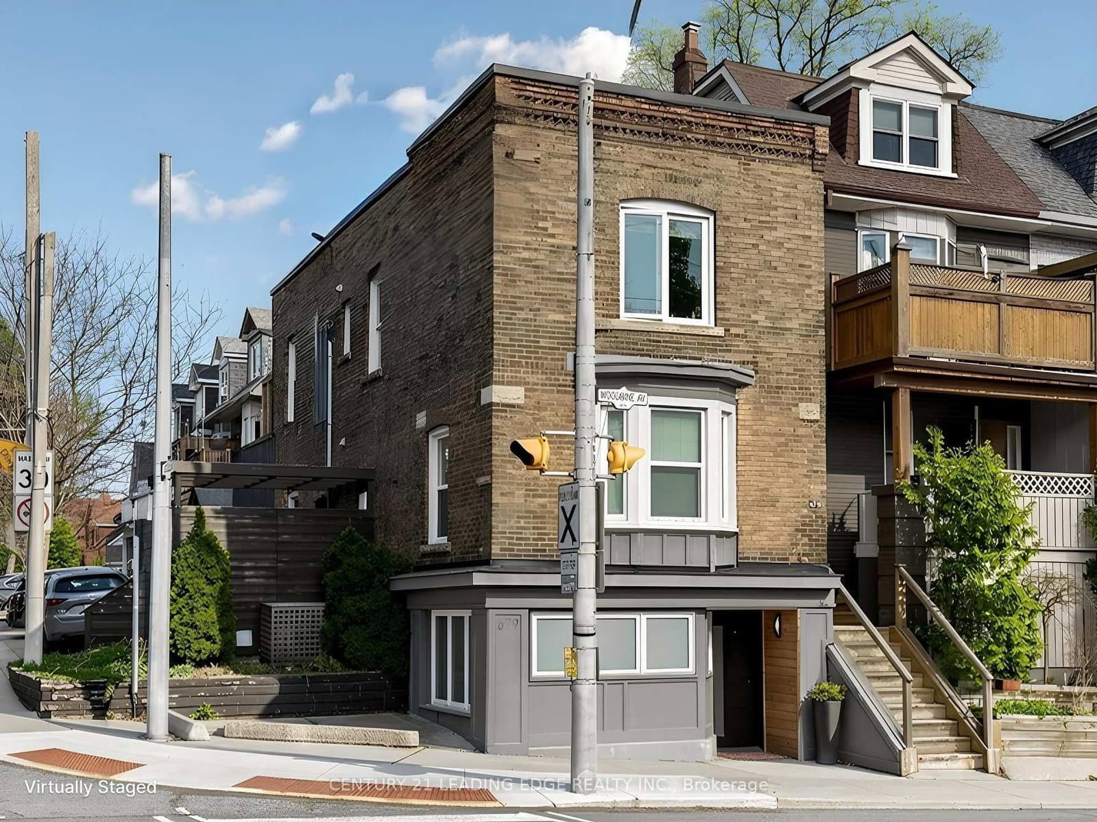 679 WOODBINE Avenue, Toronto, ON