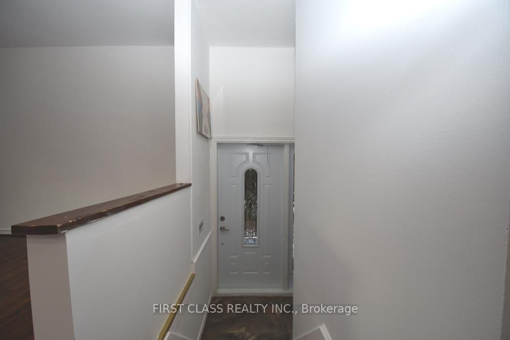87 Vauxhall Drive, Toronto, ON — photo 2