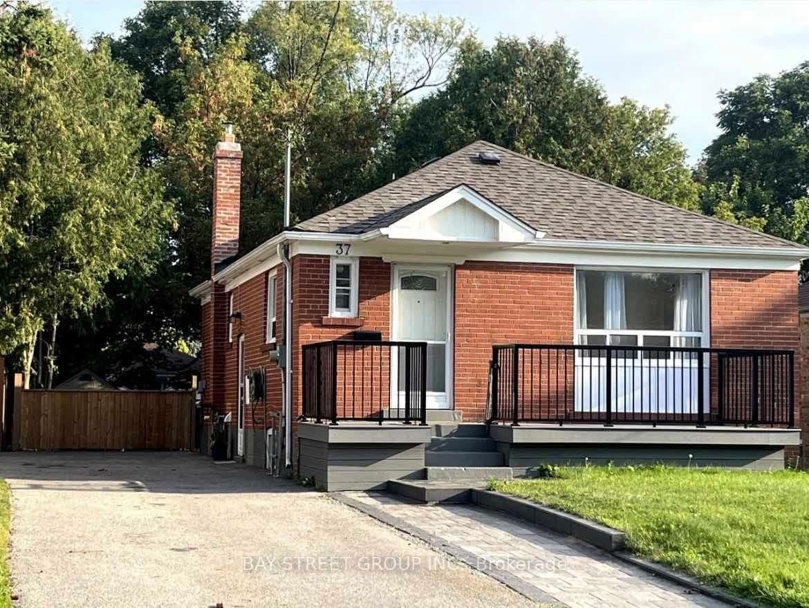 Main Floor - 37 Bayard Avenue, Toronto, ON — photo 2