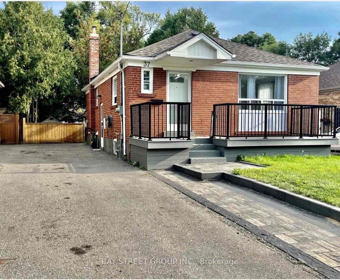 Main Floor - 37 Bayard Avenue, Toronto, ON — photo 3