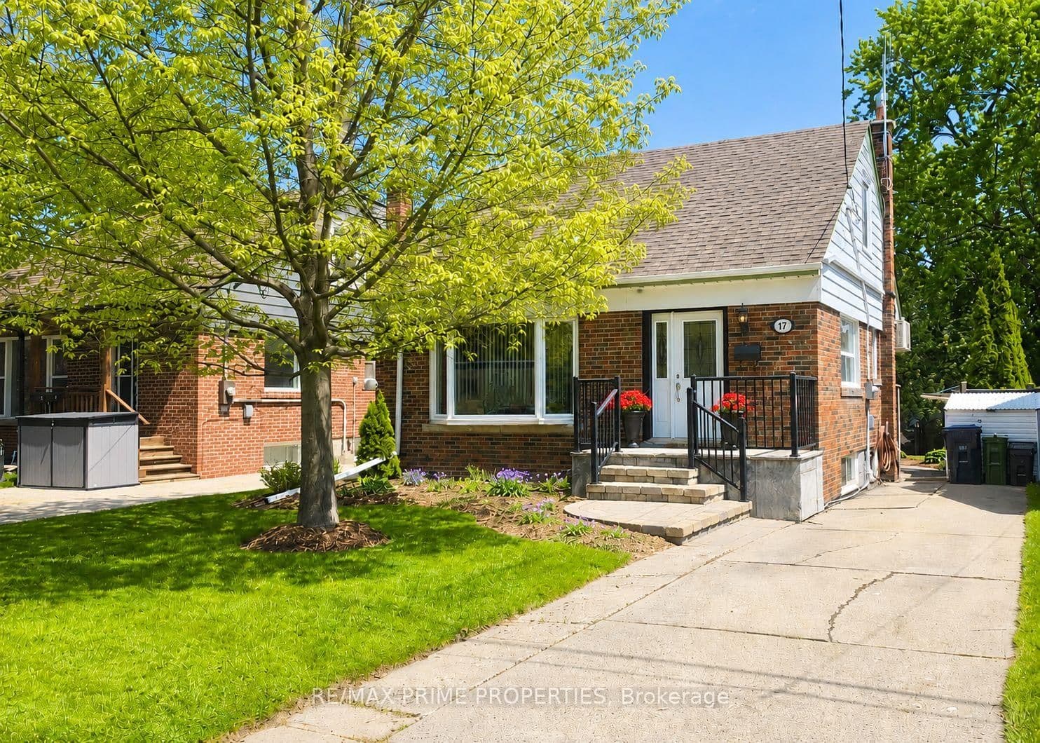 17 Tardree Place, Toronto, ON — photo 2