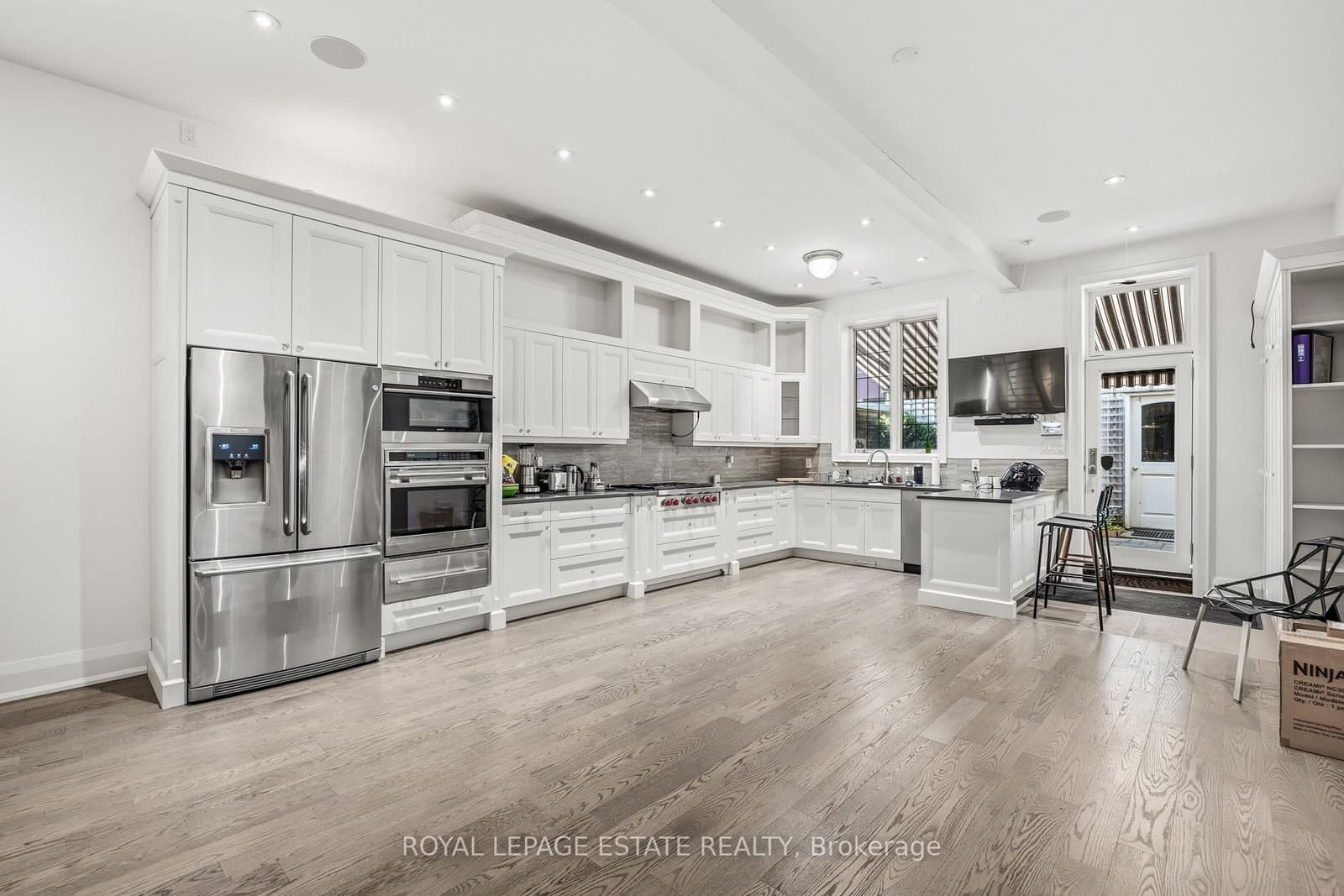 687 Queen Street, Toronto, ON — photo 2