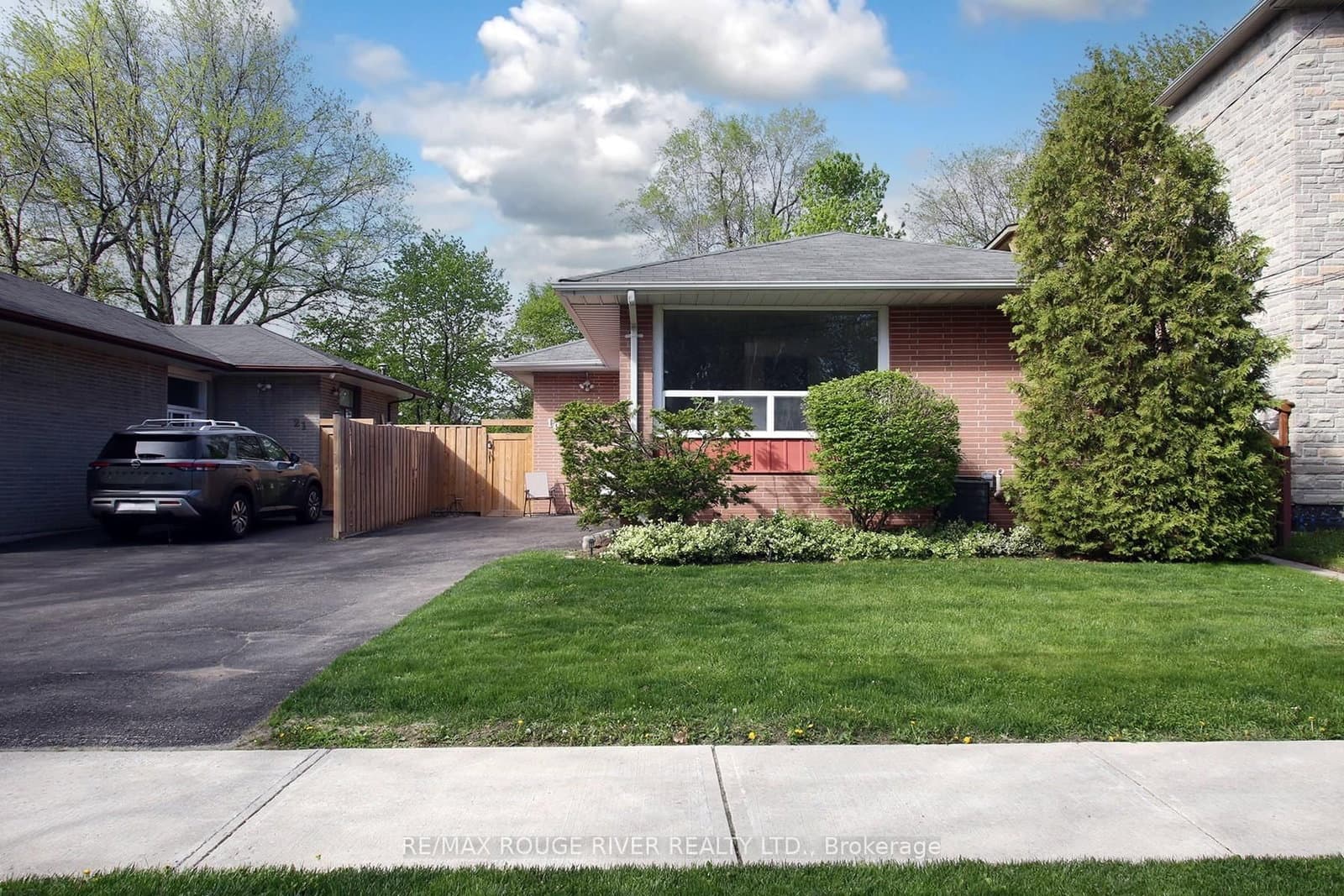 19 Thornbeck Drive, Toronto, ON — photo 2