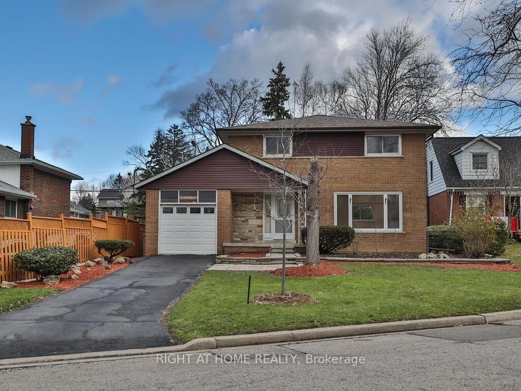 9 Allister Avenue, Toronto, ON — photo 2