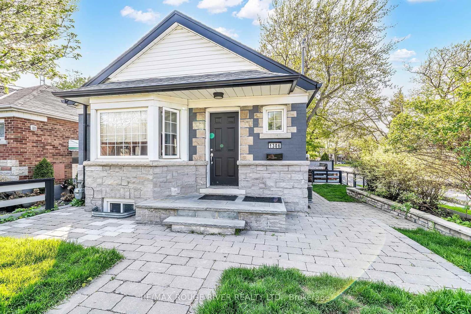 1306 Kingston Road, Toronto, ON
