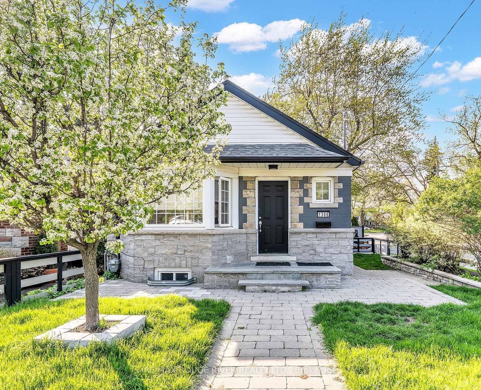 1306 Kingston Road, Toronto, ON — photo 2