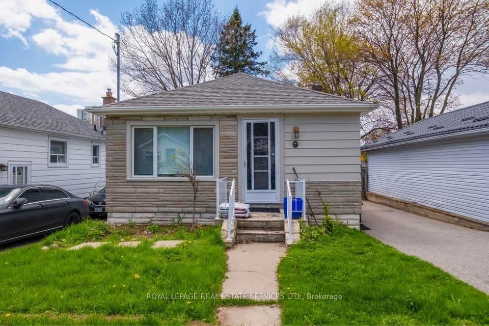 18 Bexhill Avenue, Toronto, ON