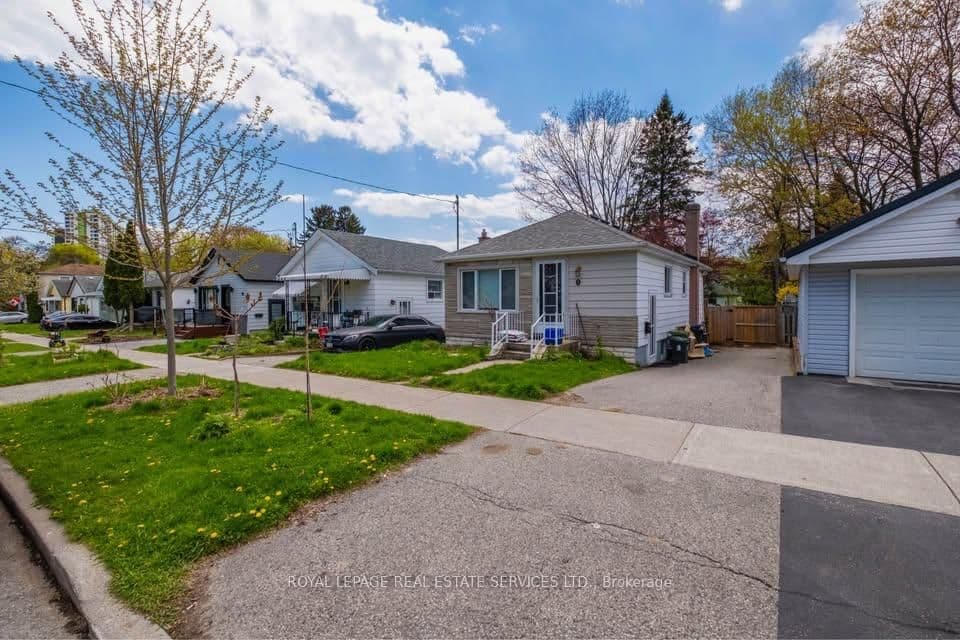 18 Bexhill Avenue, Toronto, ON — photo 3