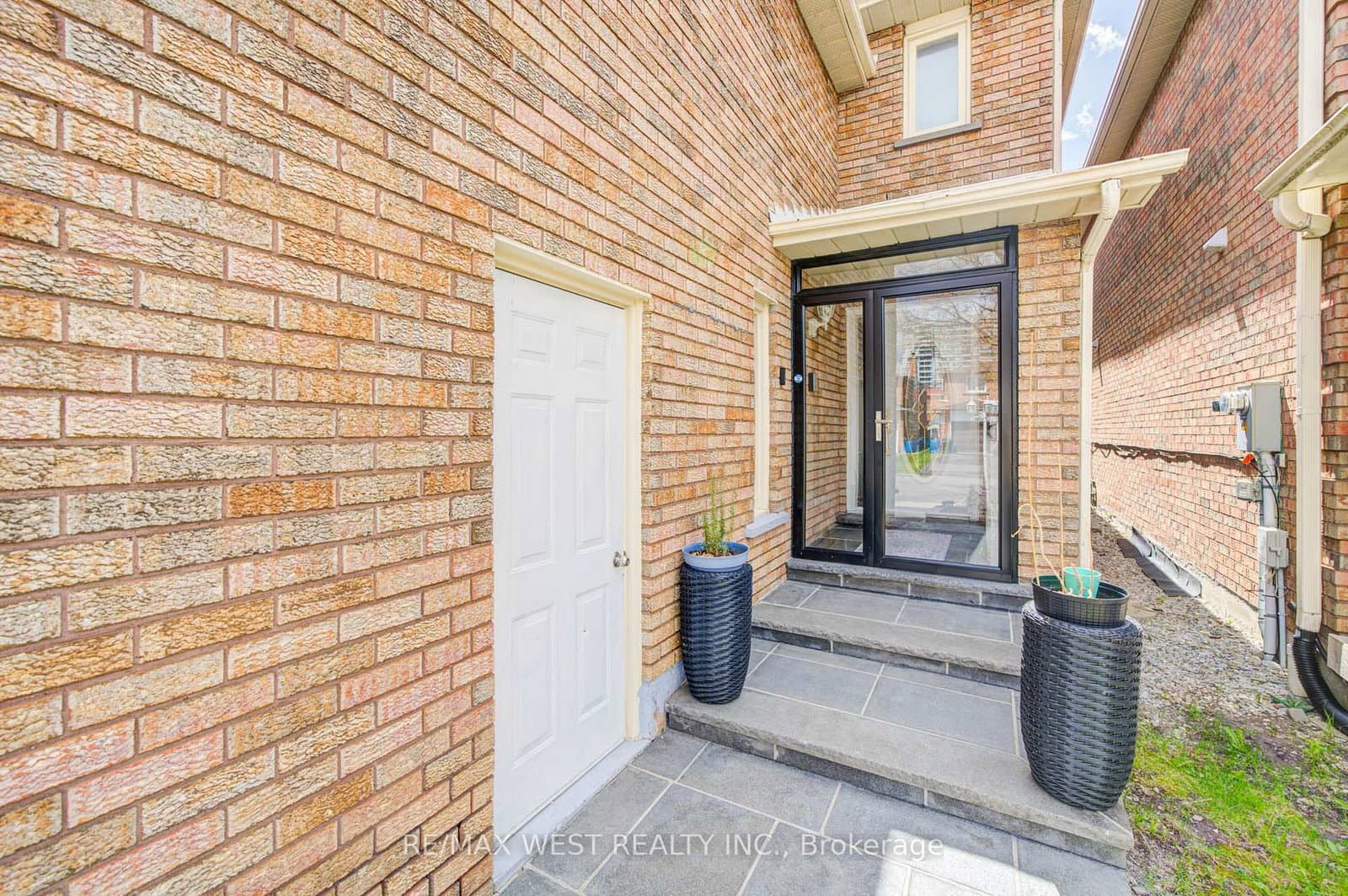 11 Danilack Court, Toronto, ON — photo 2