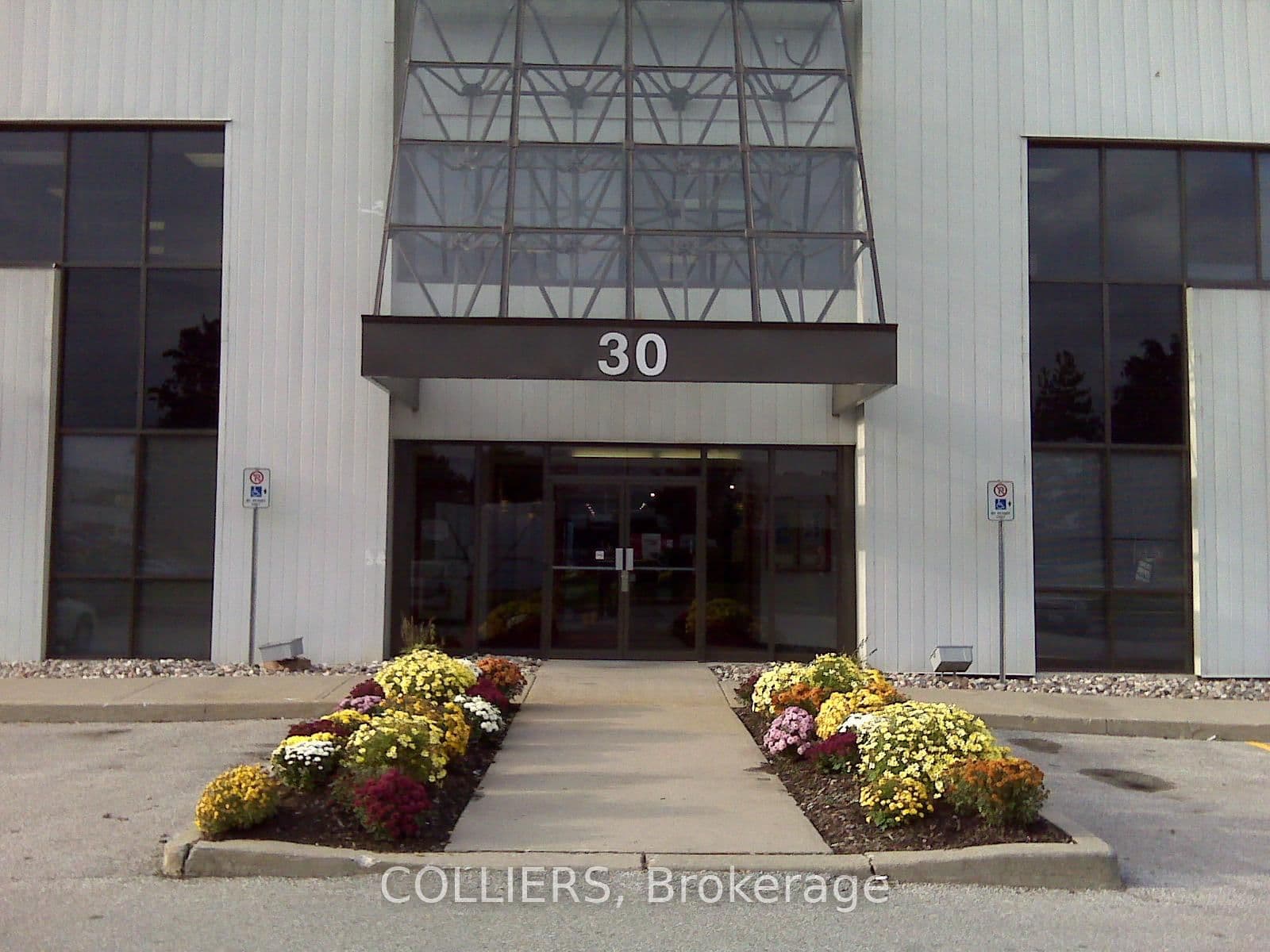 107 - 30 East Beaver Creek Road, Richmond Hill, ON — photo 3