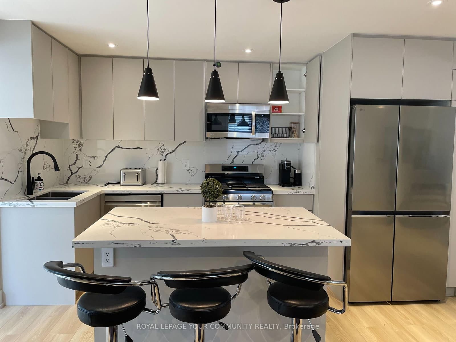 (Furnished) - 80 Trayborn Drive, Richmond Hill, ON — photo 3