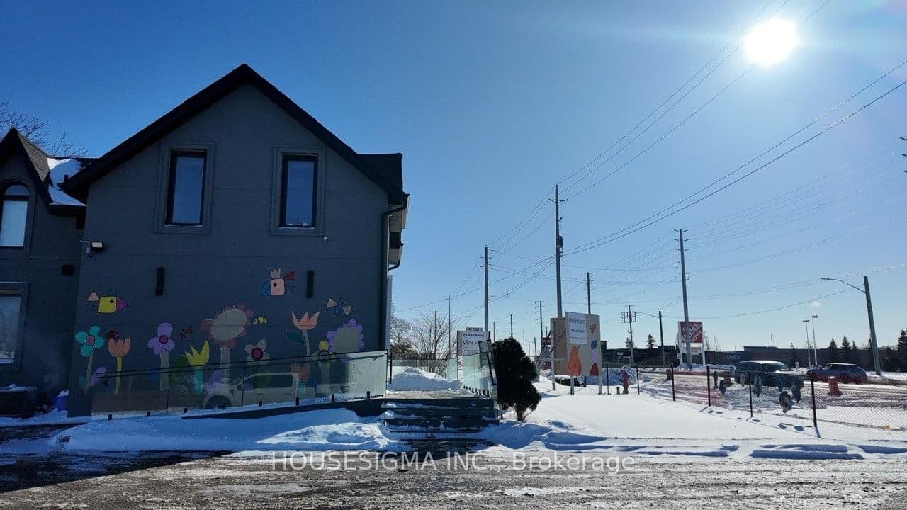 17867 Yonge Street, Newmarket, ON — photo 3