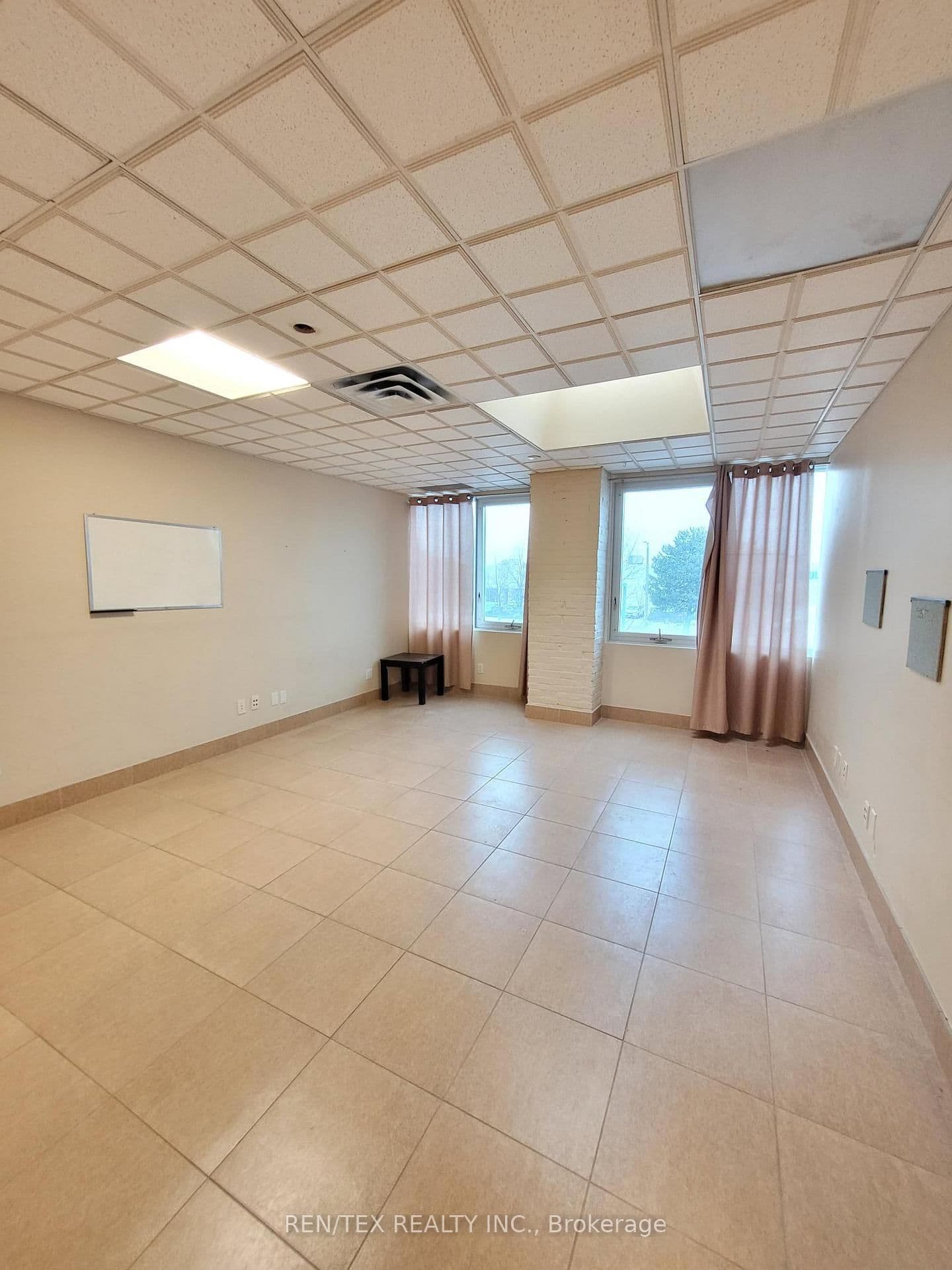 7 C - 27 Roytec Road, Vaughan, ON — photo 3