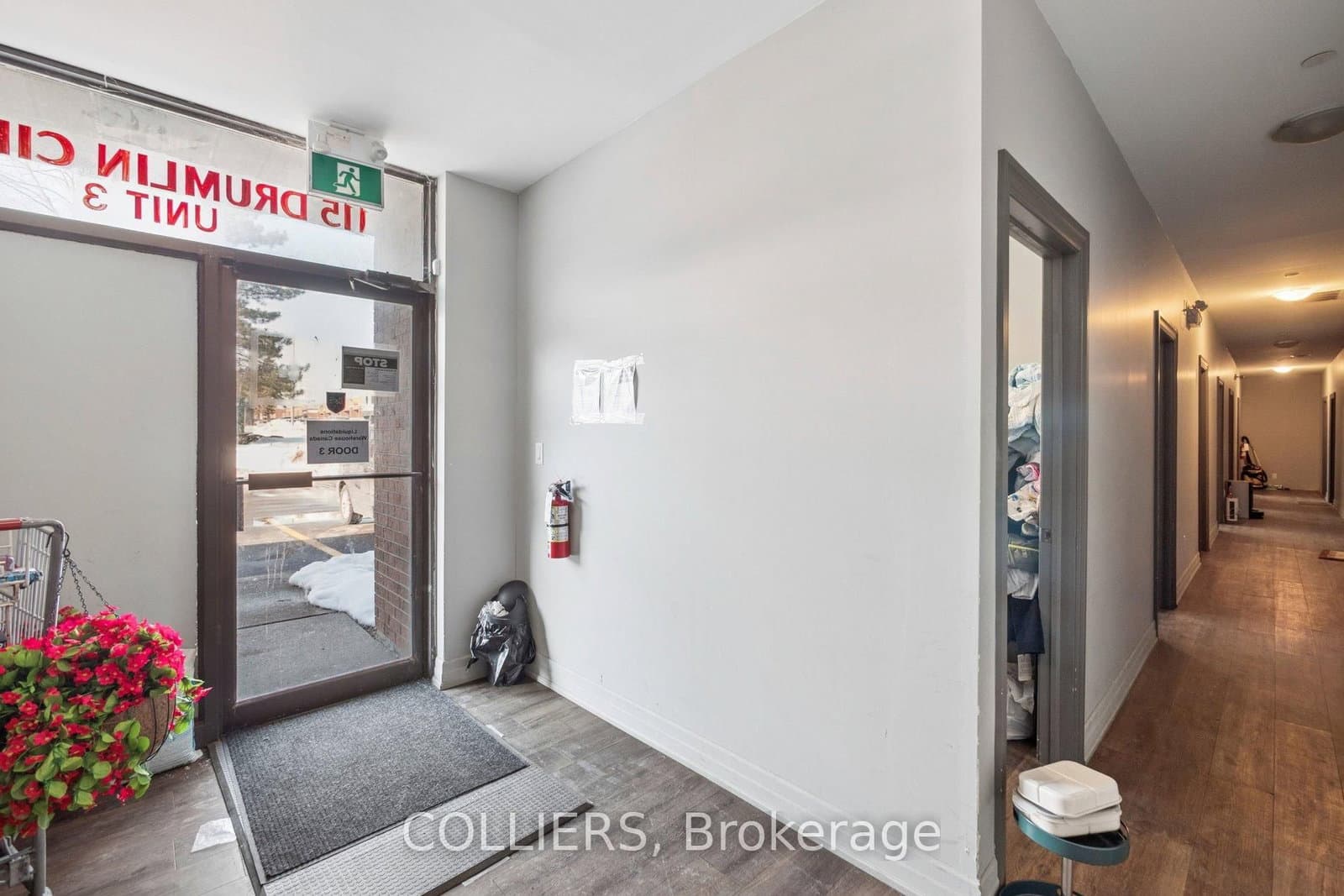 1-3 - 115 Drumlin Circle, Vaughan, ON — photo 2