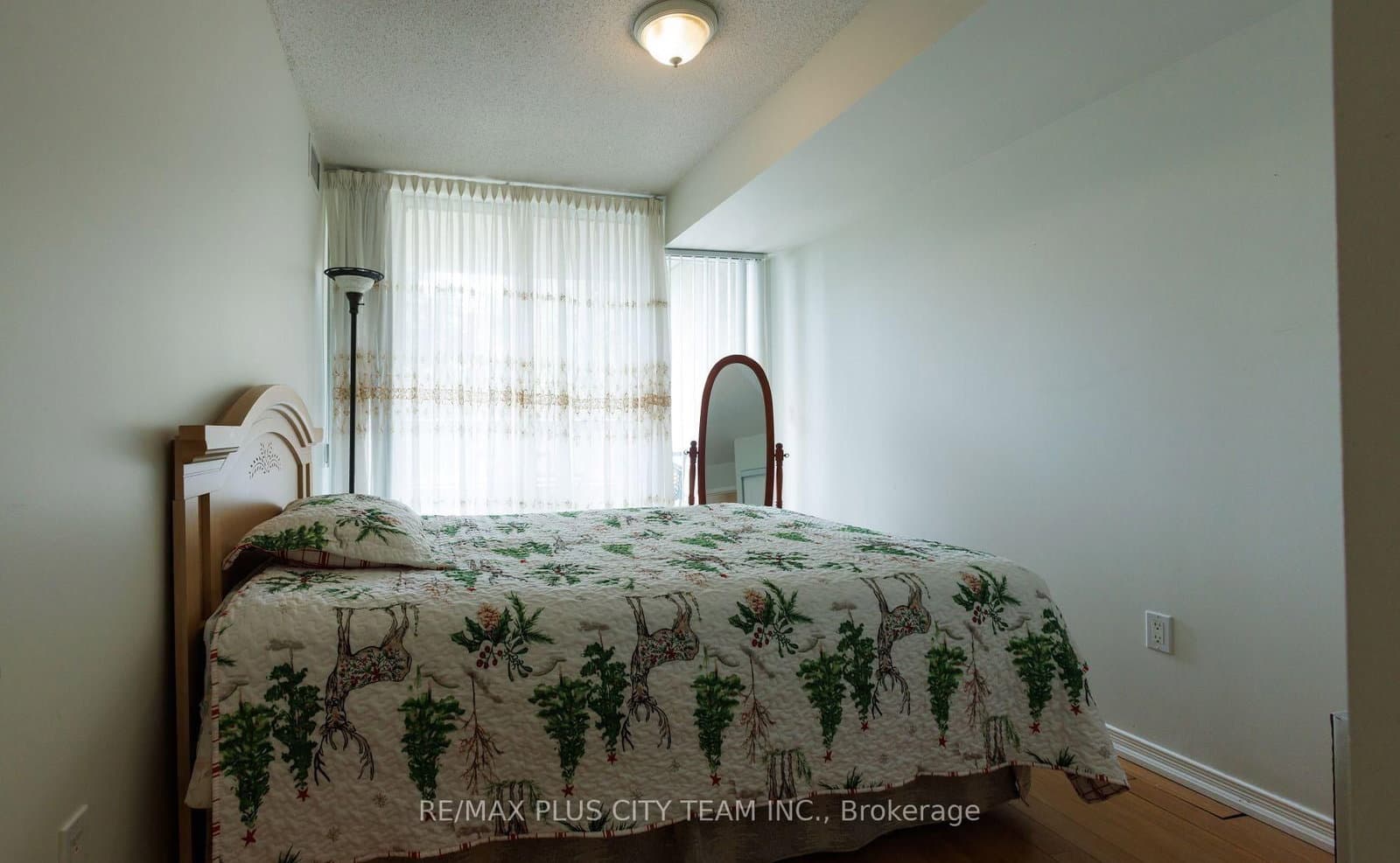 209 - 29 Northern Heights Drive, Richmond Hill, ON — photo 2
